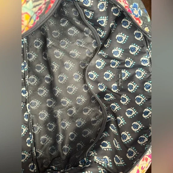 Vera Bradley Khaki Green & Floral Patterned Tote. Overnight bag - Picture 2 of 14